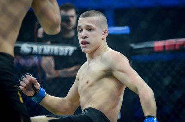 Kiev, Ukrayna - 02 Mart 2019: Ivan Dzyabenko mma savaşçıları üzerinde t