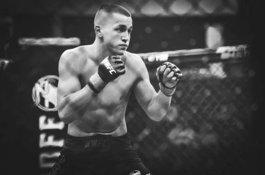 Kiev, Ukrayna - 02 Mart 2019: Ivan Dzyabenko mma savaşçıları üzerinde t
