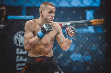 Kiev, Ukrayna - 02 Mart 2019: mma savaşçıları ring d mücadele