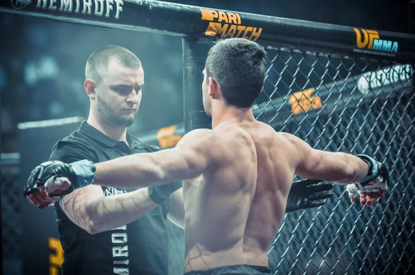 Kiev, Ukraina-mars 02, 2019: Arman Yesayan MMA fighters Enter — Stockfoto
