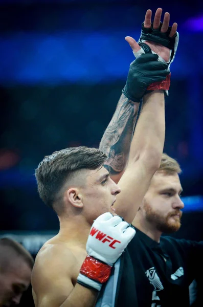 Kiev, Ucraina - 02 marzo 2019: I combattenti mma Artem Misak vincono il — Foto Stock