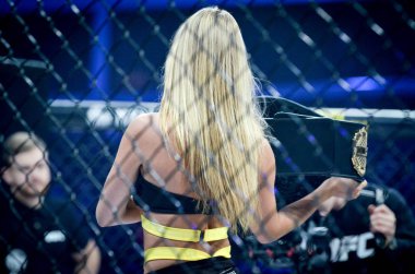 Kiev, Ukrayna - 02 Mart 2019: Wwfc 14 stajyer sırasında Ring Girls