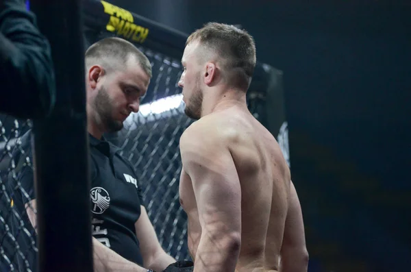 Kiev, Ukraina-mars 02, 2019: Lazarevich Eduard MMA fighters e — Stockfoto