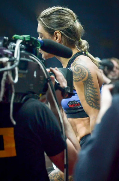 Kiev, Oekraïne-maart 02, 2019: Edna Oliveira MMA meisje strijders — Stockfoto