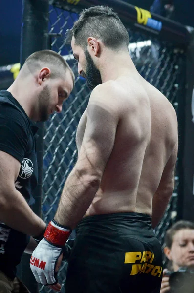 Kiev, Ukrayna - 02 Mart 2019: Paata Chapelia mma savaşçıları ente