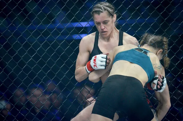 Kiev, Oekraïne-maart 02, 2019: Sormova Magdaalena MMA meisje Fig — Stockfoto