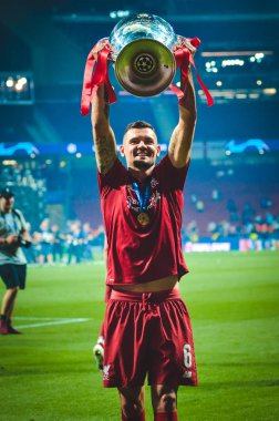 Madrid, İspanya - 01 Mayıs 2019: Dejan Lovren ile Kupa kutlaması