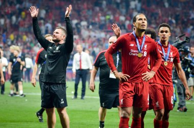 Madrid, İspanya - 01 Mayıs 2019: Virgil van Dijk oyuncuları t kutlamak