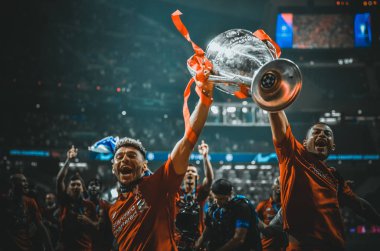 Madrid, İspanya - 01 Mayıs 2019: Chamberlain ve Rhian Brewster cele