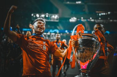 Madrid, İspanya - 01 Mayıs 2019: Chamberlain ve Rhian Brewster cele