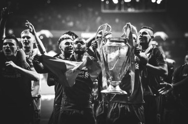 Madrid, İspanya - 01 Mayıs 2019: Sadio Mane ve Liverpool oyuncuları ce