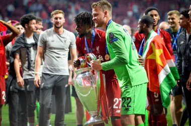 Madrid, İspanya - 01 Mayıs 2019: Simon Mignolet ve Divock Origi cel