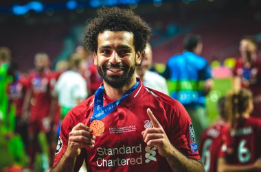 Madrid, İspanya - 01 Mayıs 2019: Mohamed Salah altın madalya ile 