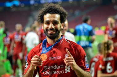 Madrid, İspanya - 01 Mayıs 2019: Mohamed Salah altın madalya ile 