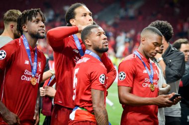 Madrid, İspanya - 01 Mayıs 2019: Georginio Wijnaldum winni kutlamak