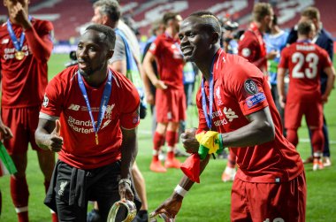 Madrid, İspanya - 01 Mayıs 2019: Naby Keita ve Sadio Maneand celebr
