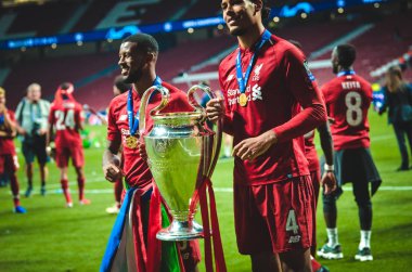 Madrid, İspanya - 01 Mayıs 2019: Georginio Wijnaldum ve Virgil van 