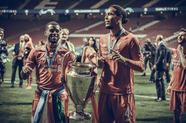 Madrid, İspanya - 01 Mayıs 2019: Georginio Wijnaldum ve Virgil van 