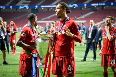 Madrid, İspanya - 01 Mayıs 2019: Georginio Wijnaldum ve Virgil van 