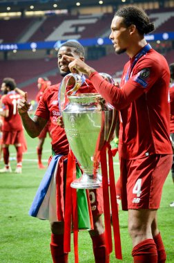 Madrid, İspanya - 01 Mayıs 2019: Georginio Wijnaldum ve Virgil van 