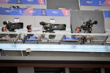 Madrid, İspanya - 01 Mayıs 2019: Kameralı kameralı kameralı kameralı kameralı duri çalışıyor