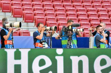 Madrid, İspanya - 01 Mayıs 2019: Kamera çekimi ile foto muhabiri