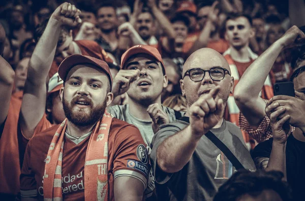 Madrid, Spanyolország-01 május 2019: Liverpool szurkolók és a nézők celeb — Stock Fotó