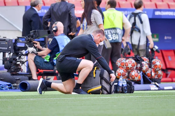 Мадрид, Іспанія-01 травня 2019: помічник під час чемпіонів УЄФА ле — стокове фото