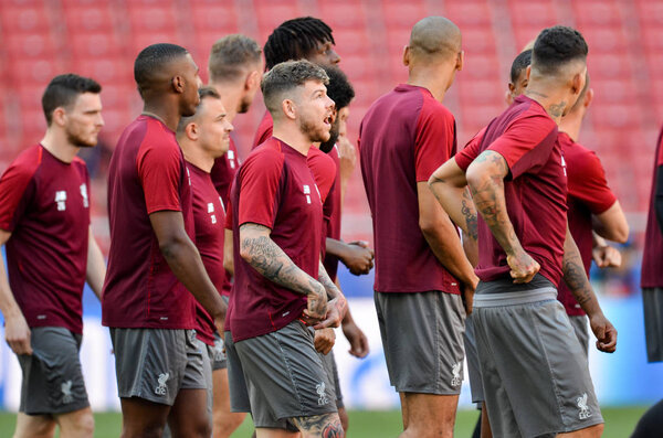 Мадрид, Испания - 01 мая 2019 года: Тренировочные игроки "Ливерпо"
