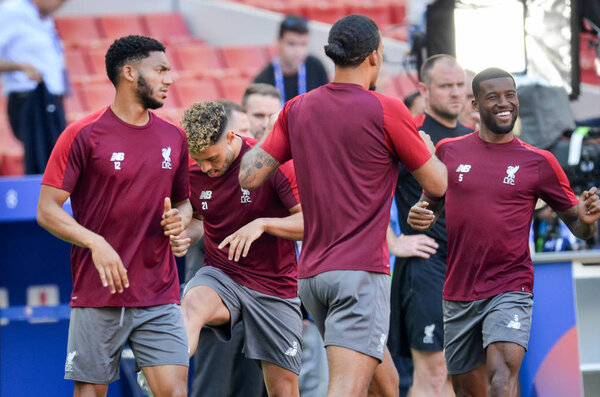Мадрид, Испания - 01 мая 2019 года: Тренировочные игроки "Ливерпо"
