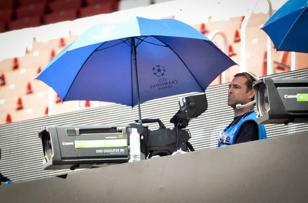 Madrid, İspanya - 01 Mayıs 2019: Resmi kamera çevirmeni (cam