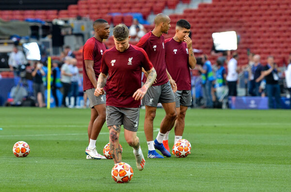 Мадрид, Испания - 01 мая 2019 года: Тренировочные игроки "Ливерпо"
