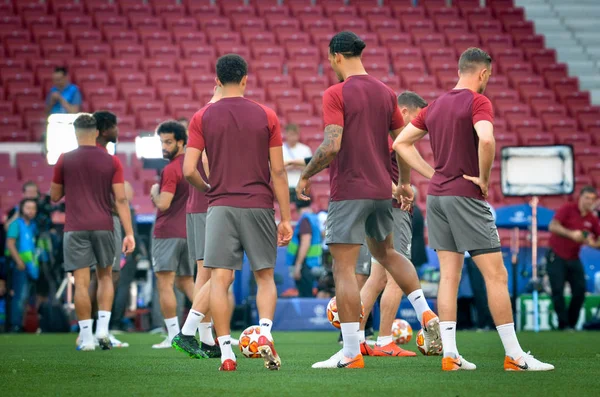 Madrid, İspanya - 01 Mayıs 2019: Liverpo'nun antrenman oyuncuları