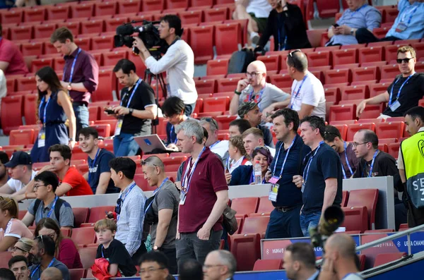 Madrid, İspanya - 01 Mayıs 2019: Uefa öncesi seyirciler ve taraftarlar