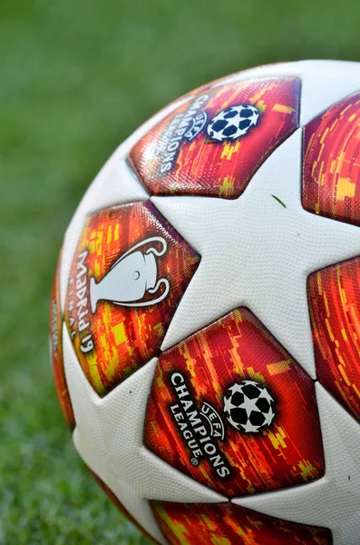 Madrid, Spain - 01 MAY 2019: The official ball of the Champions — Stock Photo, Image