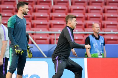 Madrid, İspanya - 01 Mayıs 2019: Hugo Lloris ve Mauricio Pochettino