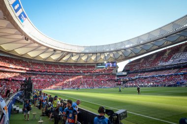 Madrid, İspanya - 01 Mayıs 2019: Liverpool taraftarları ve genel görünümü 