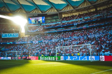 Madrid, İspanya - 01 Mayıs 2019: Tottenham taraftarları tribünde