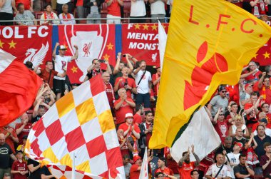 Madrid, İspanya - 01 Mayıs 2019: Liverpool taraftarları tribünde