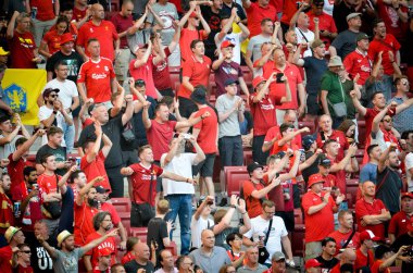 Madrid, İspanya - 01 Mayıs 2019: Liverpool taraftarları tribünde