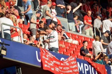 Madrid, İspanya - 01 Mayıs 2019: Liverpool taraftarları tribünde