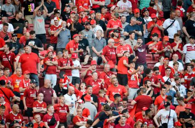 Madrid, İspanya - 01 Mayıs 2019: Liverpool taraftarları tribünde