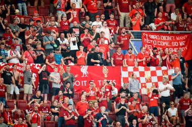 Madrid, İspanya - 01 Mayıs 2019: Liverpool taraftarları tribünde