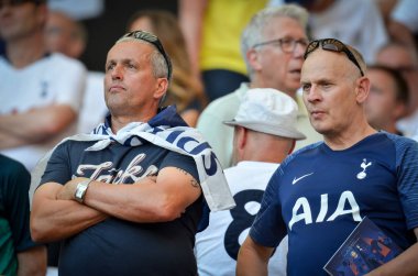 Madrid, İspanya - 01 Mayıs 2019: Tottenham taraftarları tribünde