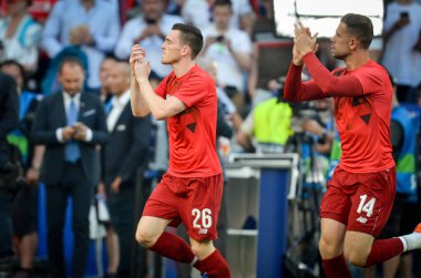 Madrid, İspanya - 01 Mayıs 2019: Andrew Robertson sırasında hayranları teşekkür