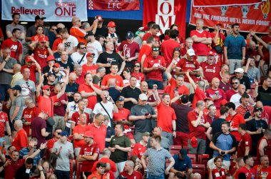 Madrid, İspanya - 01 Mayıs 2019: Liverpool taraftarları tribünde