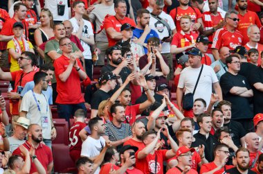 Madrid, İspanya - 01 Mayıs 2019: Liverpool taraftarları tribünde