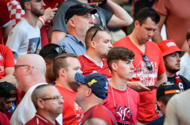 Madrid, İspanya - 01 Mayıs 2019: Liverpool taraftarları tribünde