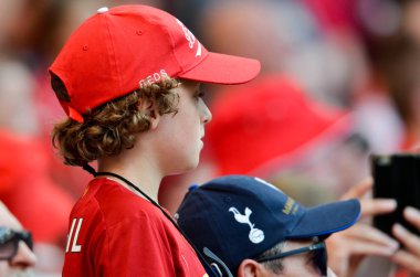 Madrid, İspanya - 01 Mayıs 2019: Liverpool taraftarları tribünde