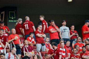 Madrid, İspanya - 01 Mayıs 2019: Liverpool taraftarları tribünde